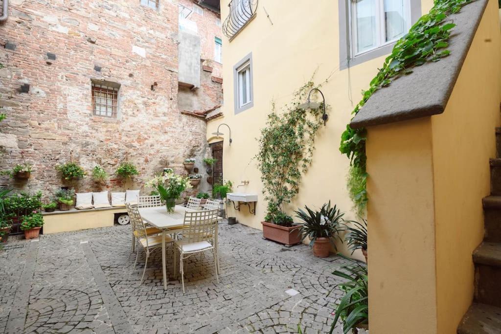 Corte Paolina - Charming Courtyard Inside Lucca Exteriör bild